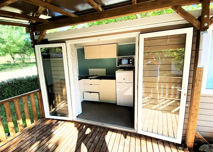 Les Bastides De Chanteraine Bungalows, Lodges & Spa